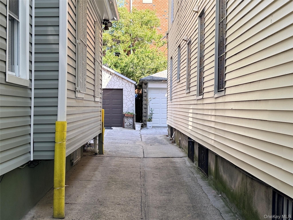 41-39 Benham Street - Photo 44