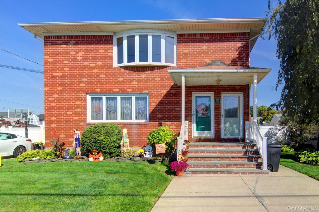 870 Garfield Street - Photo 0