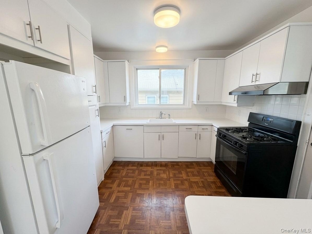 122 Greenvale Avenue - Photo 0