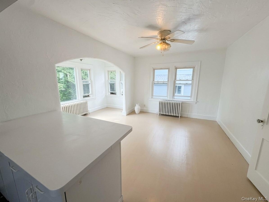 122 Greenvale Avenue - Photo 2