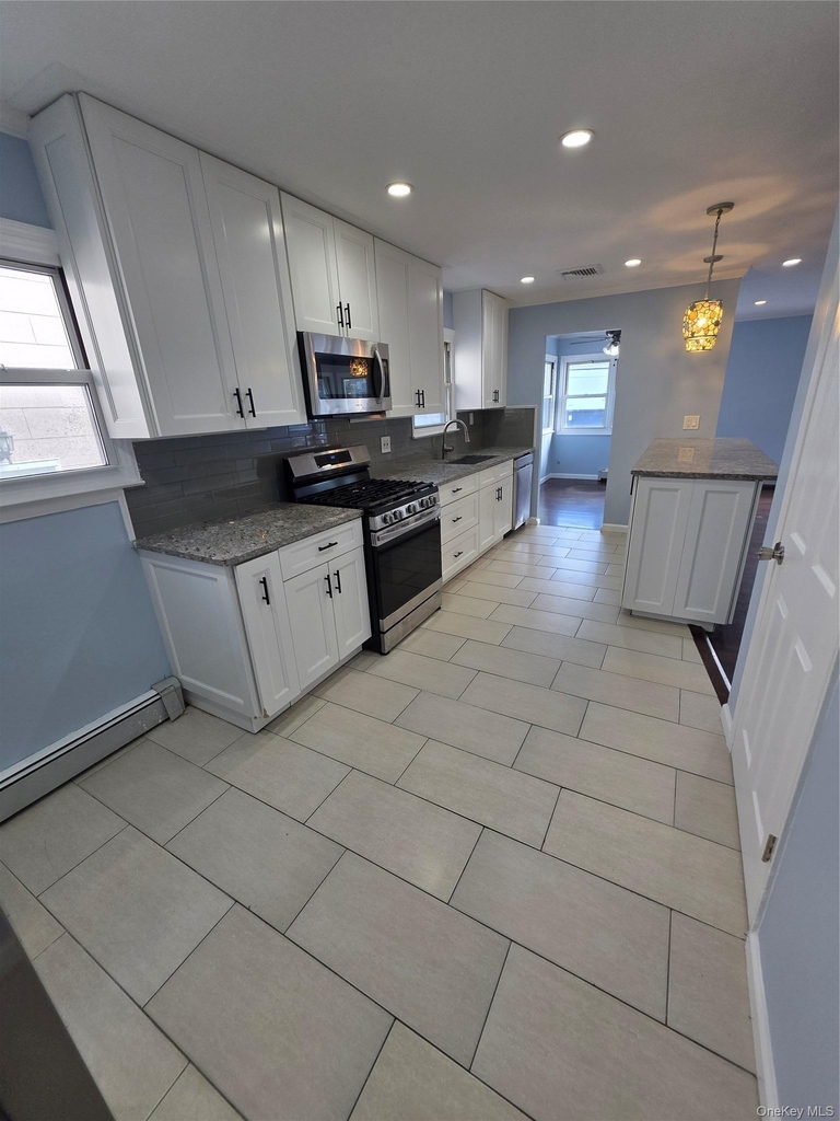 32-23 Plunkett Avenue - Photo 5