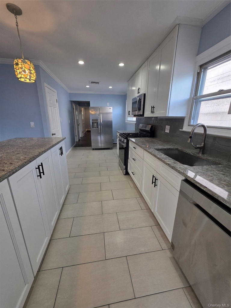 32-23 Plunkett Avenue - Photo 4