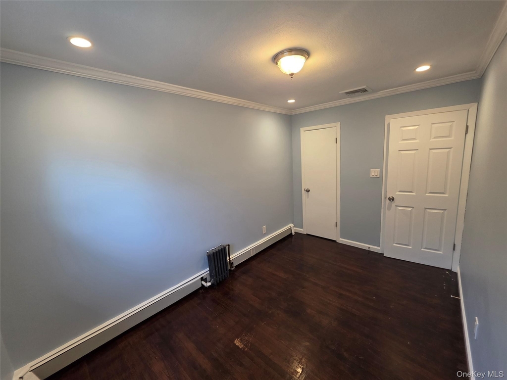 32-23 Plunkett Avenue - Photo 9