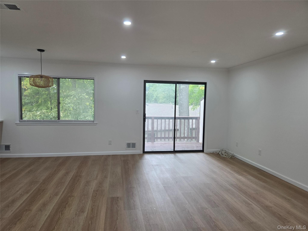 105 Village Road - Photo 7