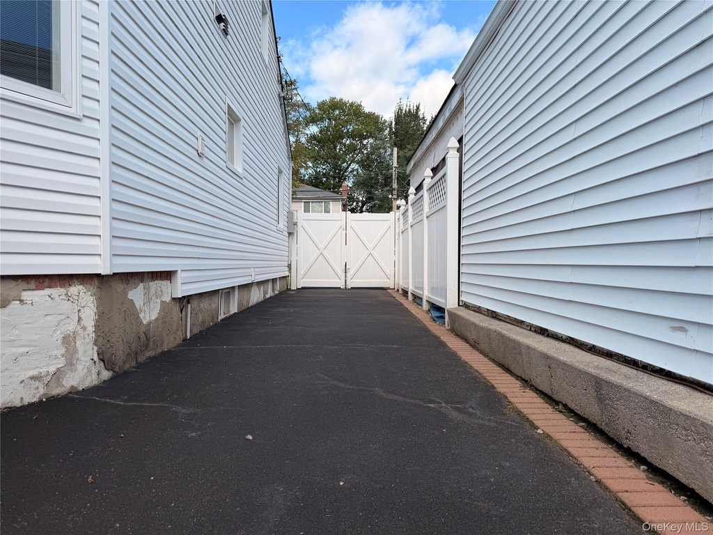 8 Michel Avenue - Photo 33