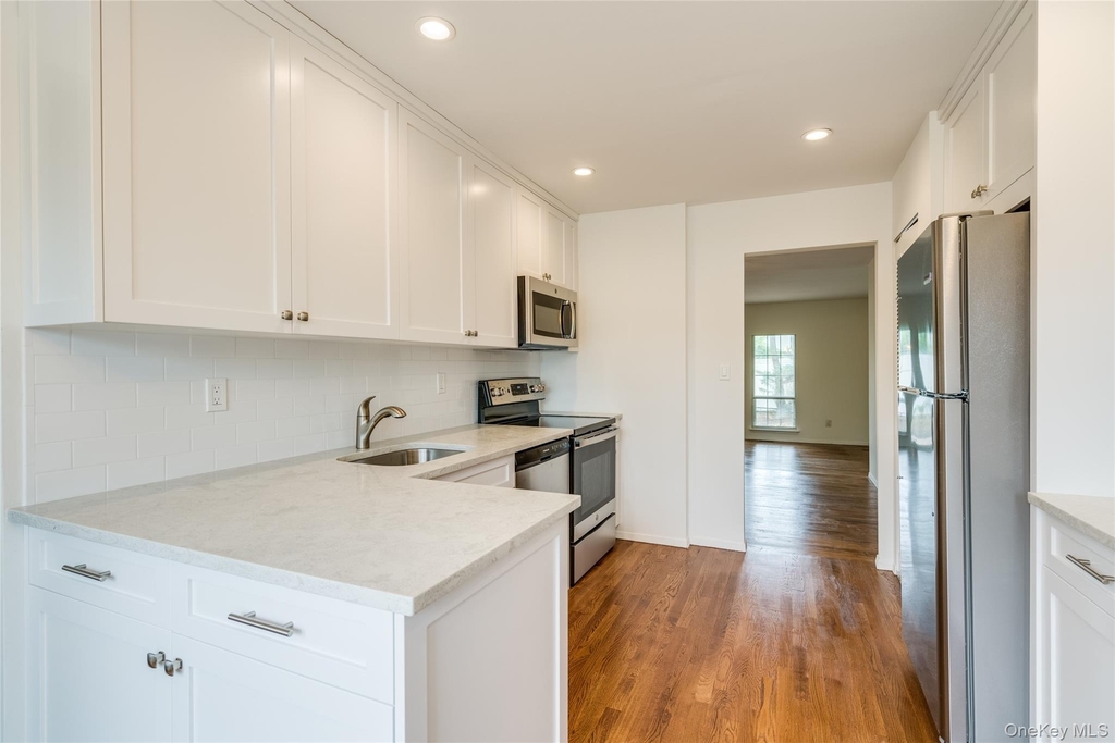 122 Woodlake Drive W - Photo 6