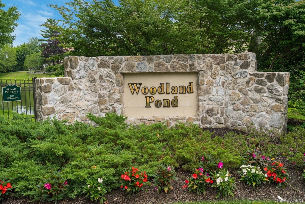122 Woodlake Drive W - Photo 0