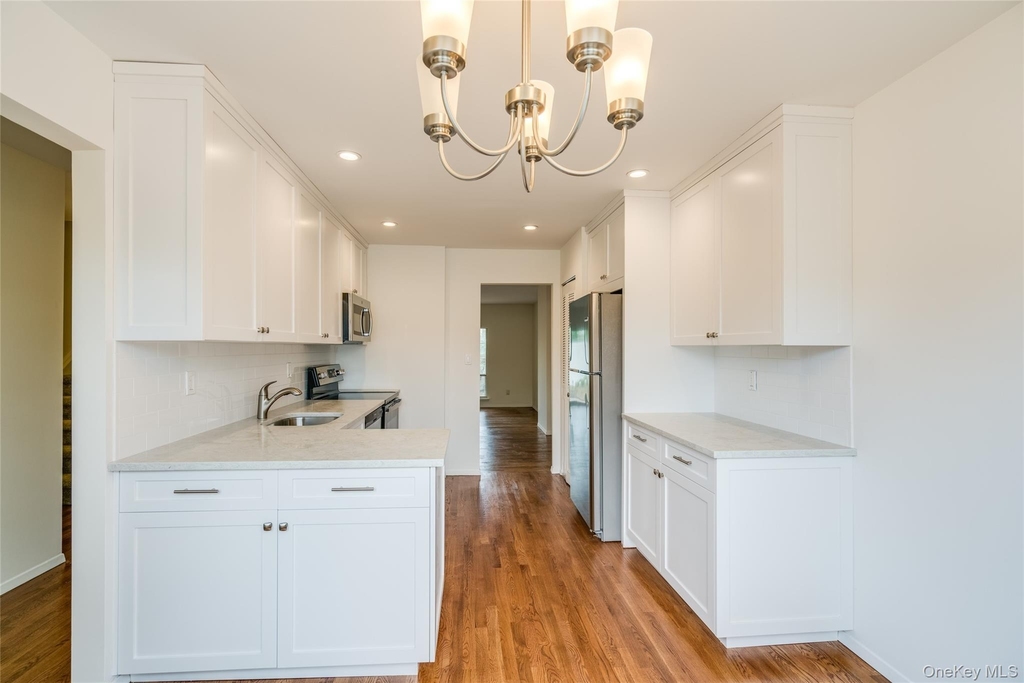 122 Woodlake Drive W - Photo 3