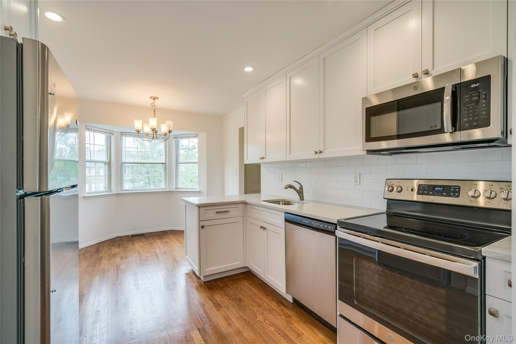 122 Woodlake Drive W - Photo 5