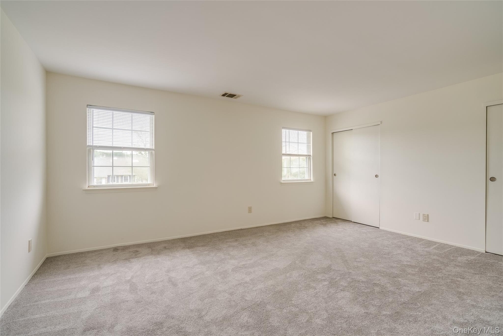 122 Woodlake Drive W - Photo 8