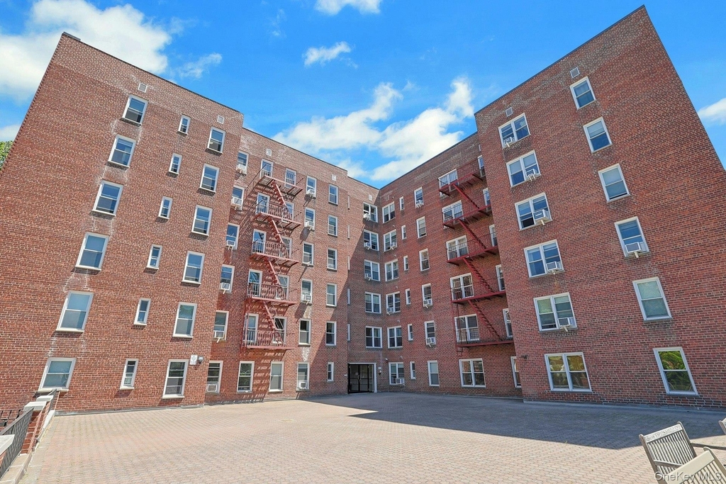 1 Hawley Terrace - Photo 0