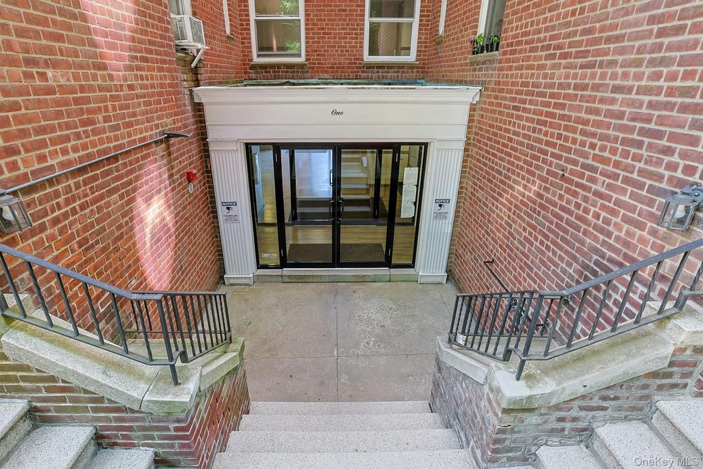 1 Hawley Terrace - Photo 1