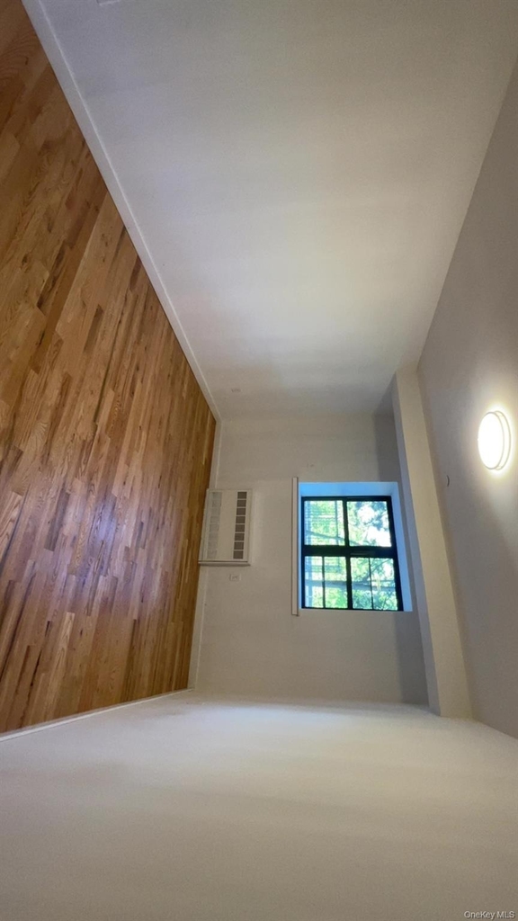 671 Bronx River Road - Photo 2