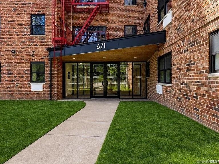671 Bronx River Road - Photo 0