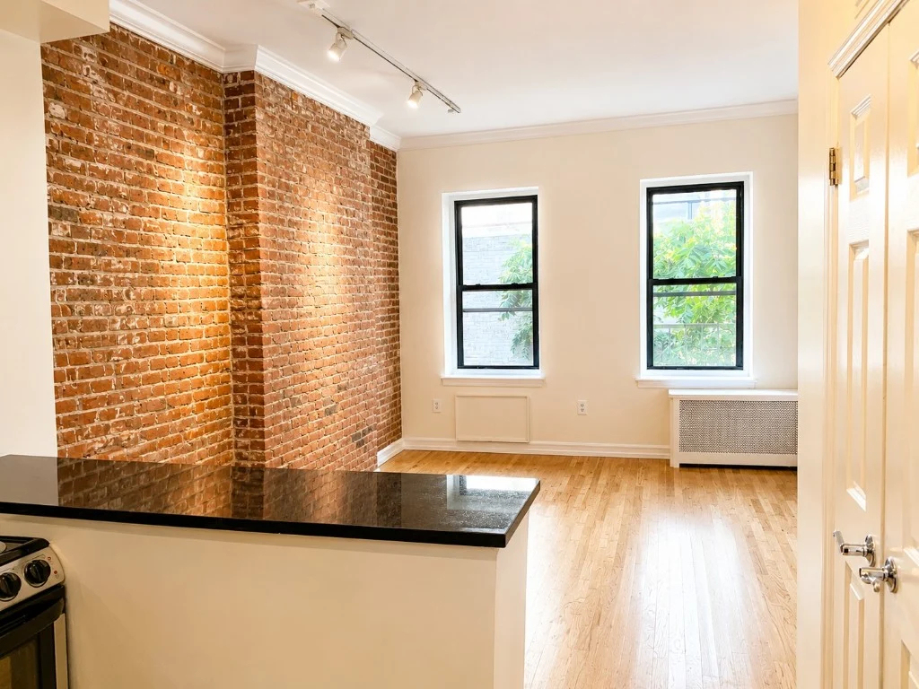 906 Amsterdam Avenue - Photo 1
