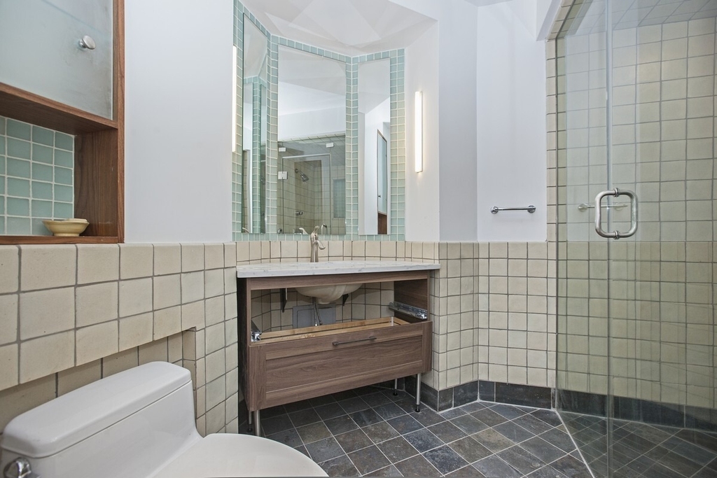 27 W 10th Street - Photo 1