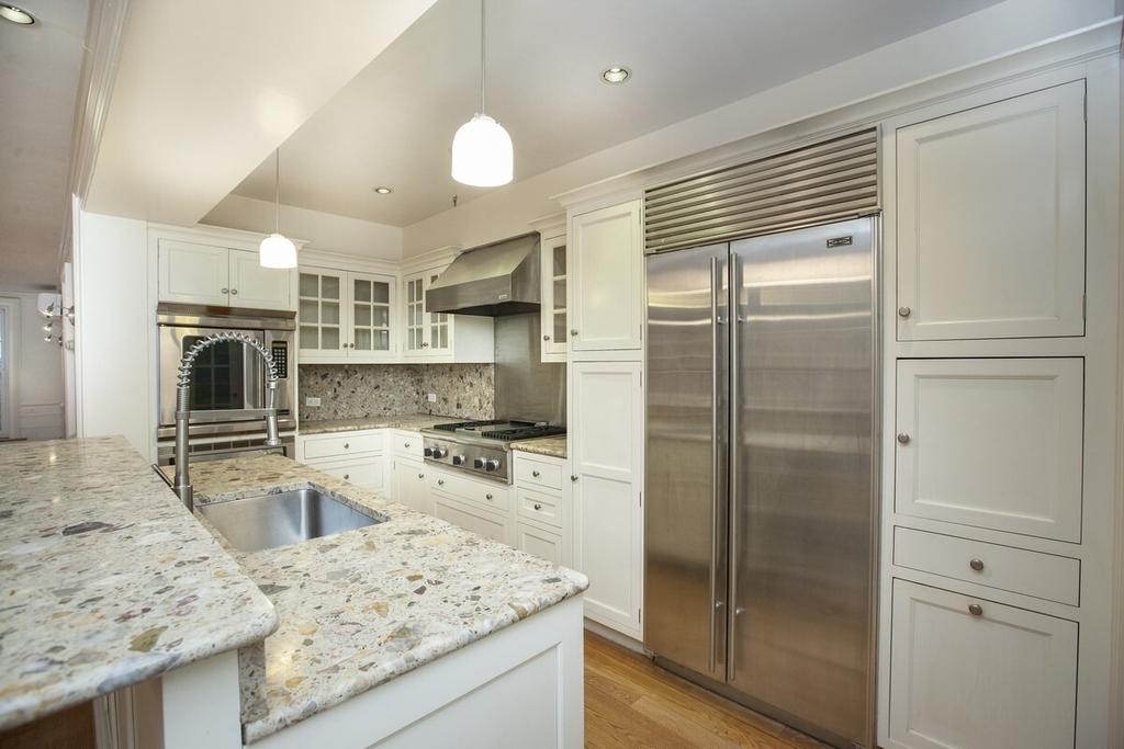 27 W 10th Street - Photo 2