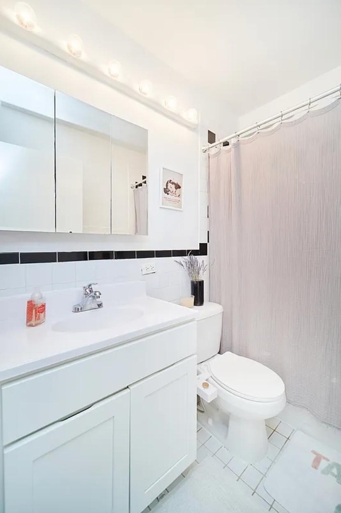 337 W 43rd Street - Photo 7