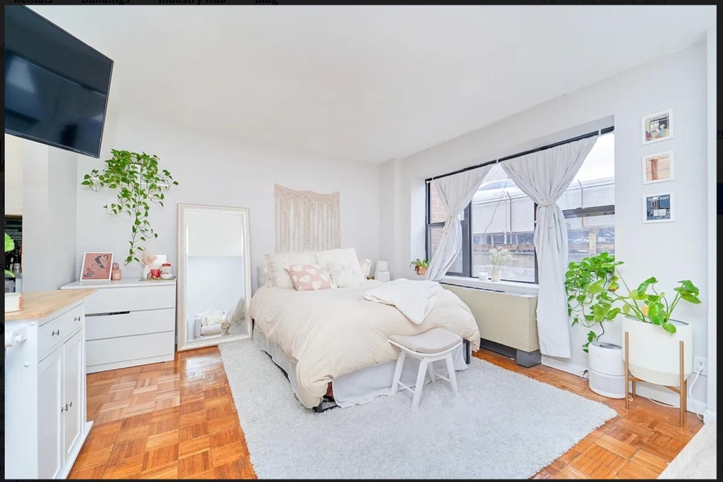 337 W 43rd Street - Photo 2