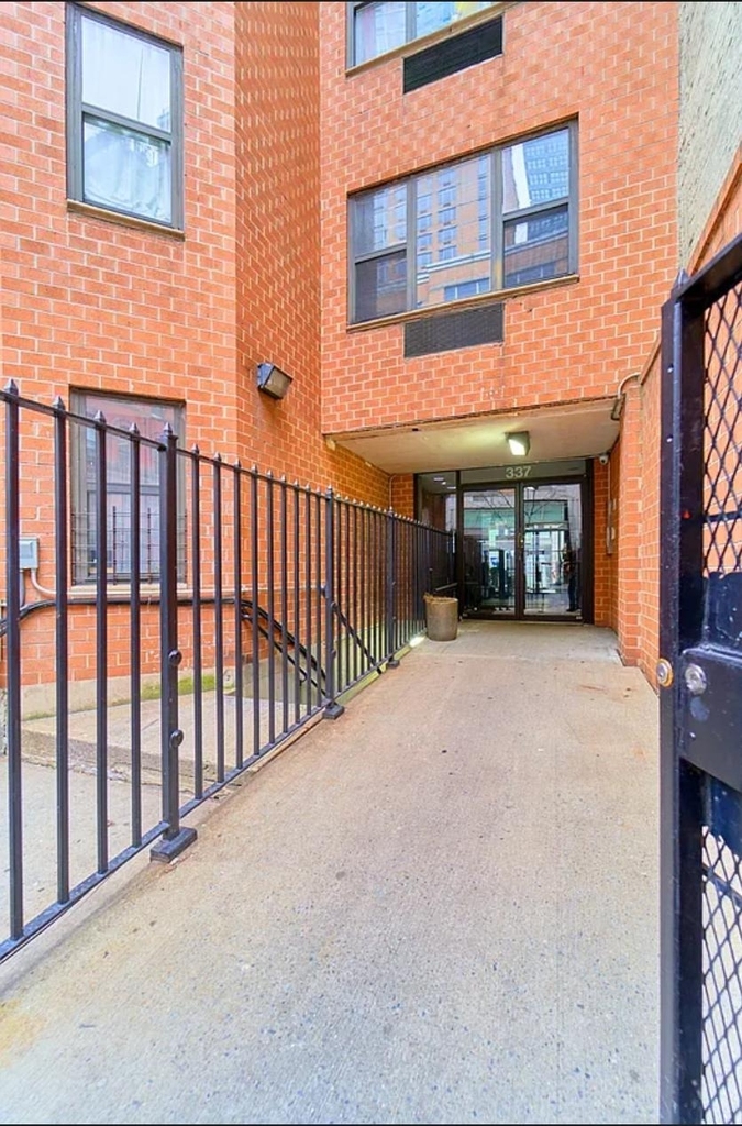 337 W 43rd Street - Photo 10