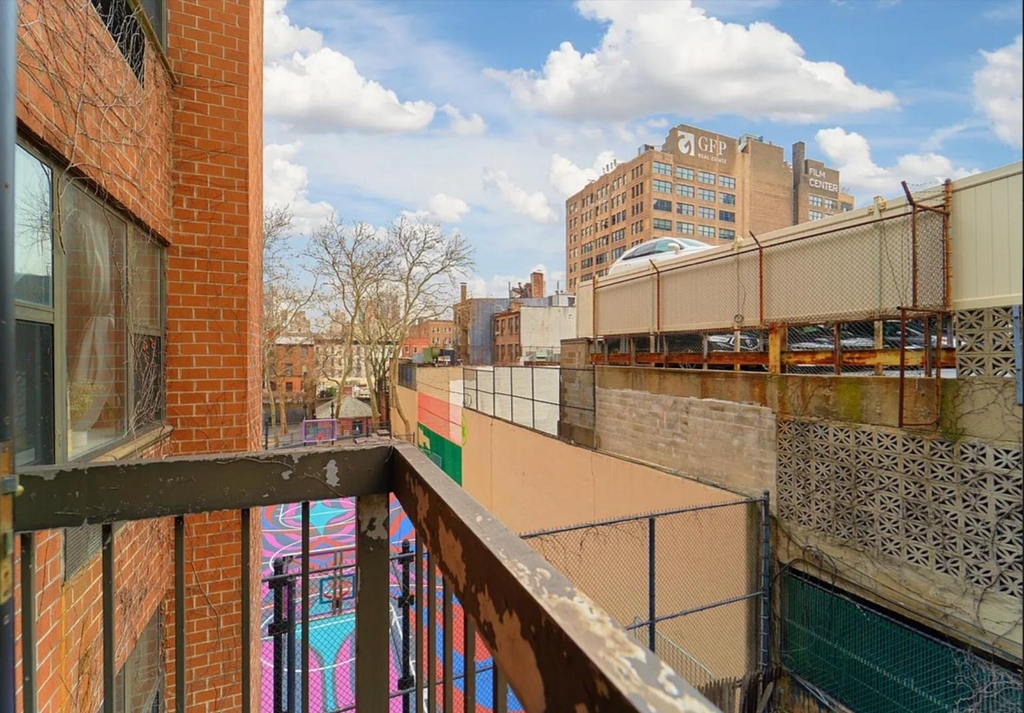 337 W 43rd Street - Photo 9