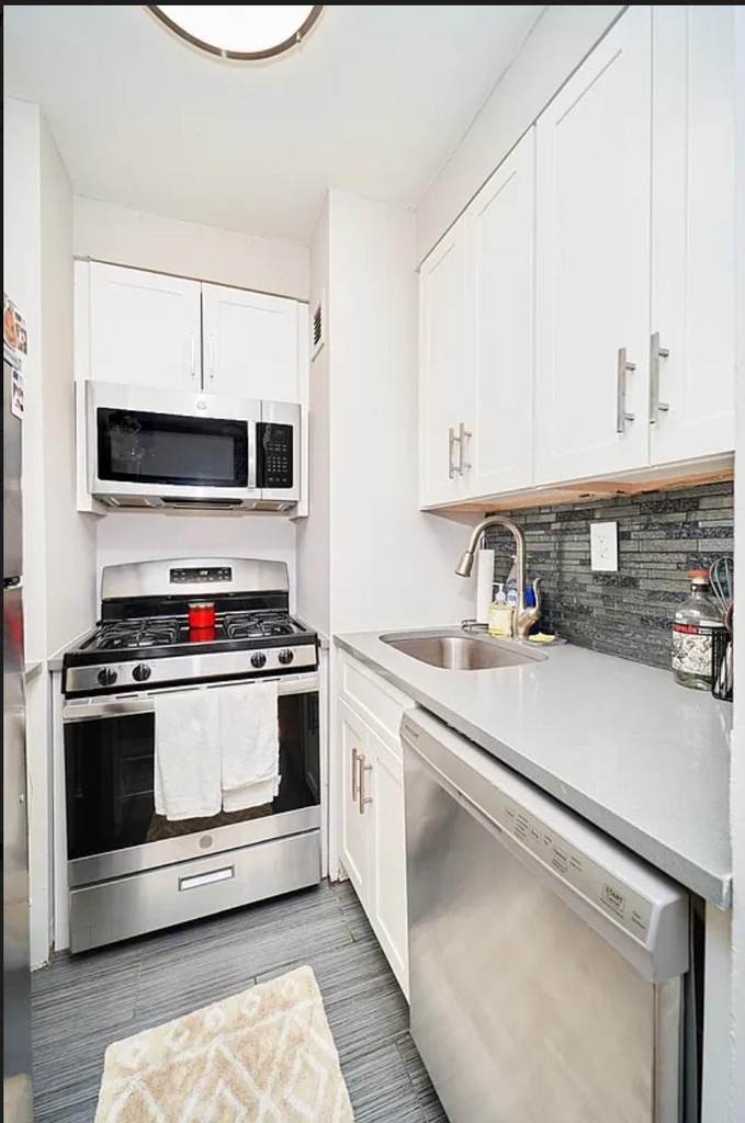 337 W 43rd Street - Photo 5