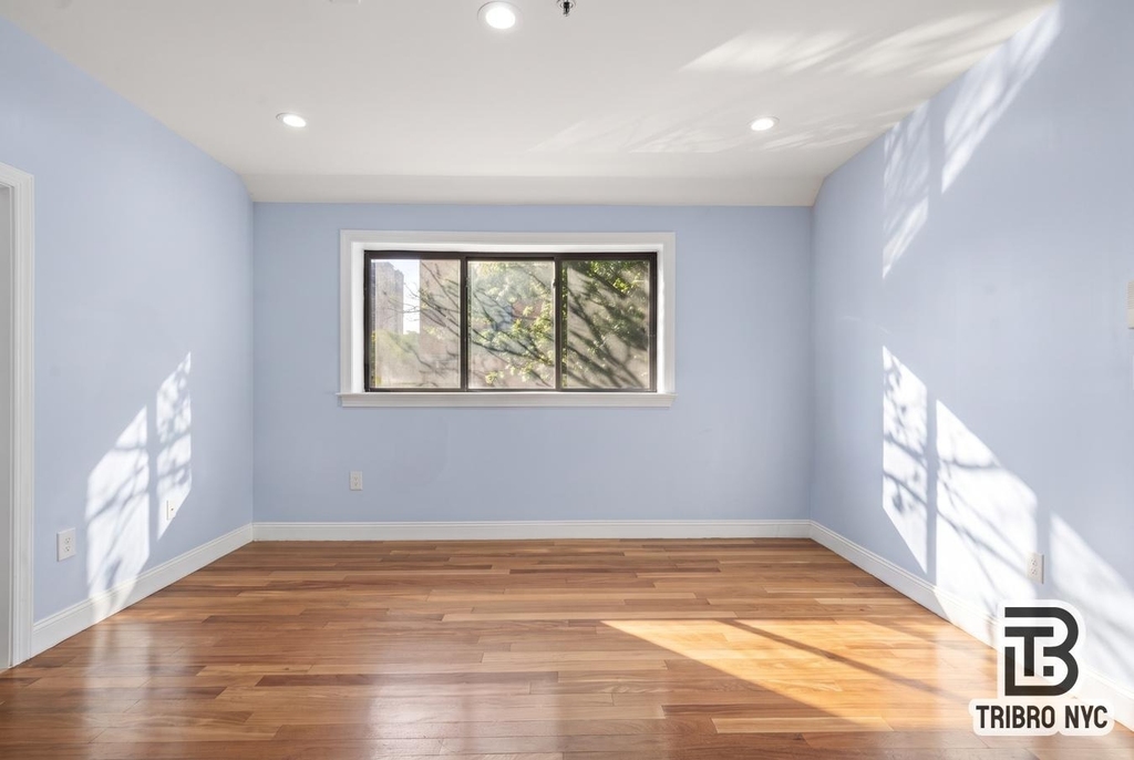 296 Willis Avenue - Photo 3