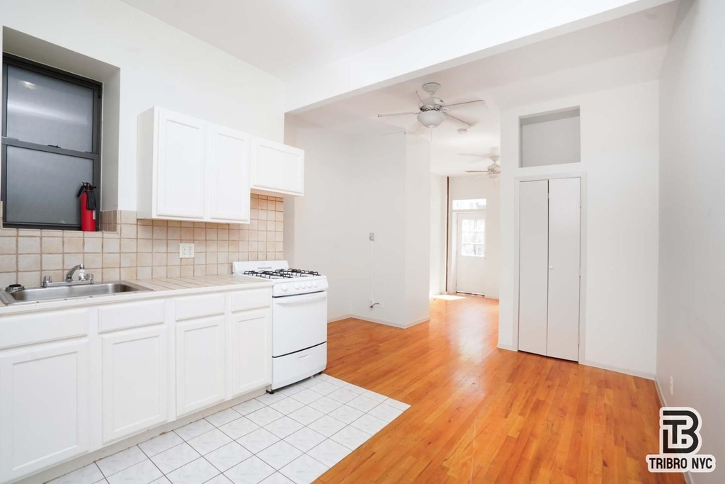 406 W 48th Street - Photo 2