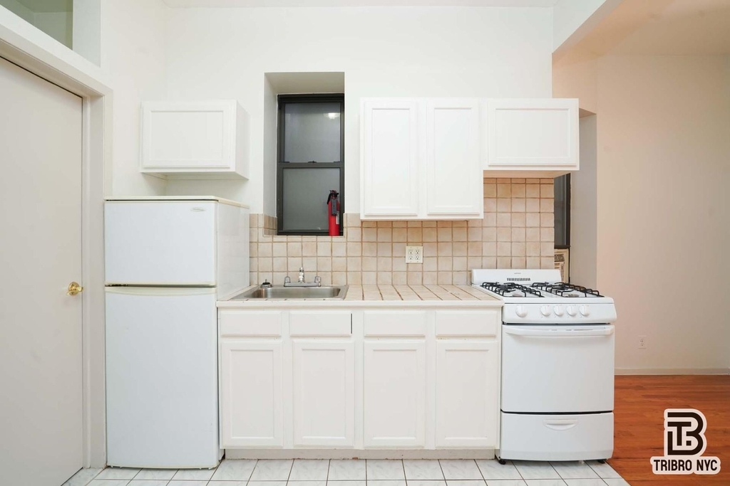 406 W 48th Street - Photo 1