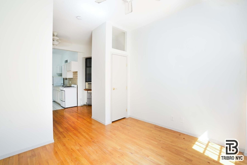 406 W 48th Street - Photo 6