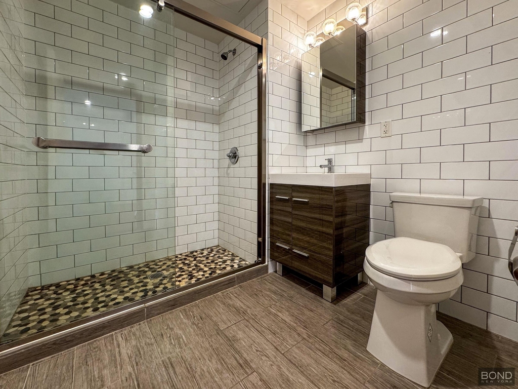 252 Broadway - Photo 4