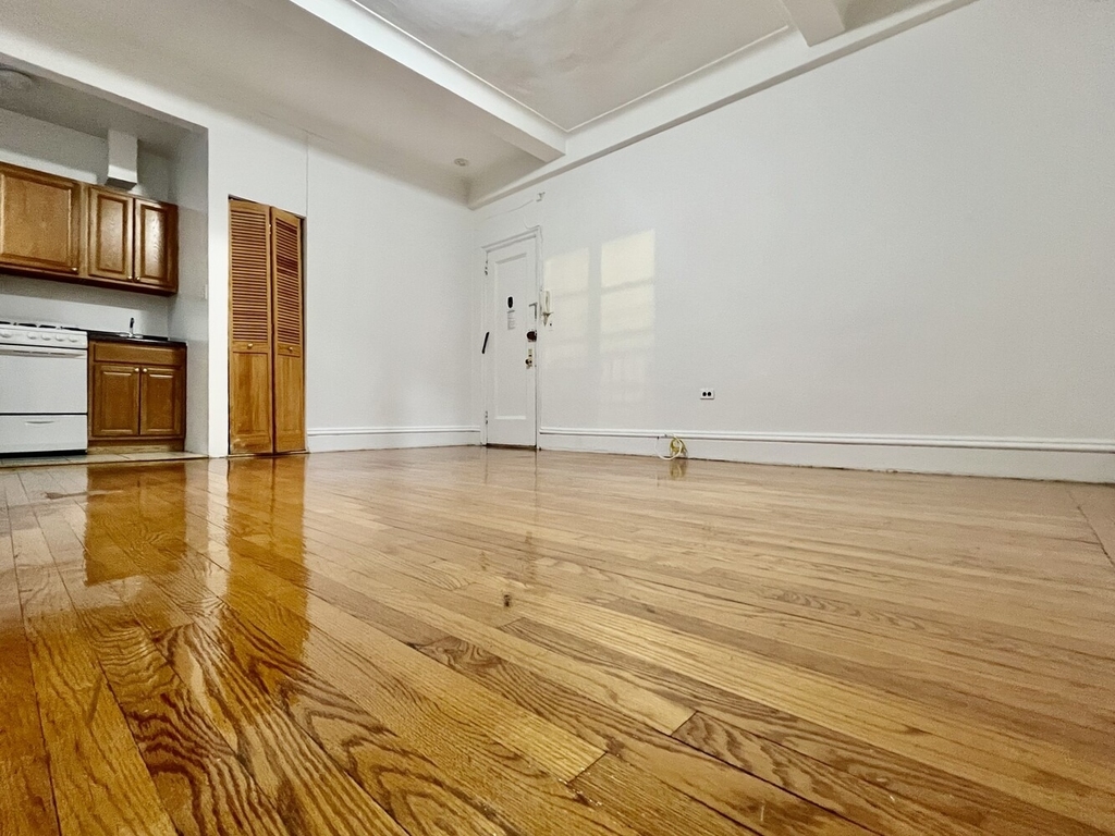 155 E 52nd Street - Photo 0