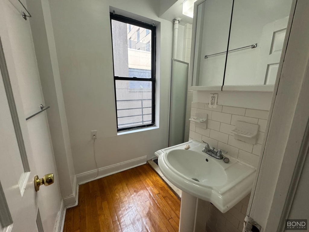 357 W 53rd Street - Photo 4