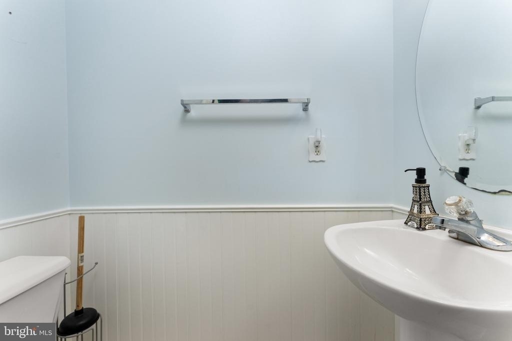 8708 Farnham Way - Photo 8