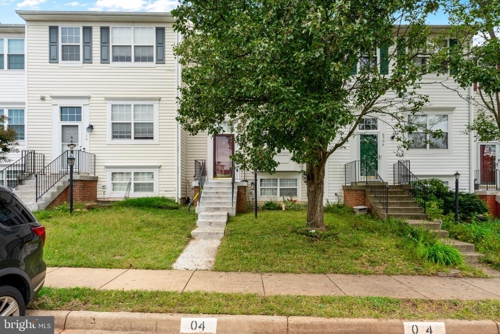 8708 Farnham Way - Photo 0