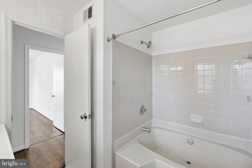 8633 Beekman Place - Photo 14
