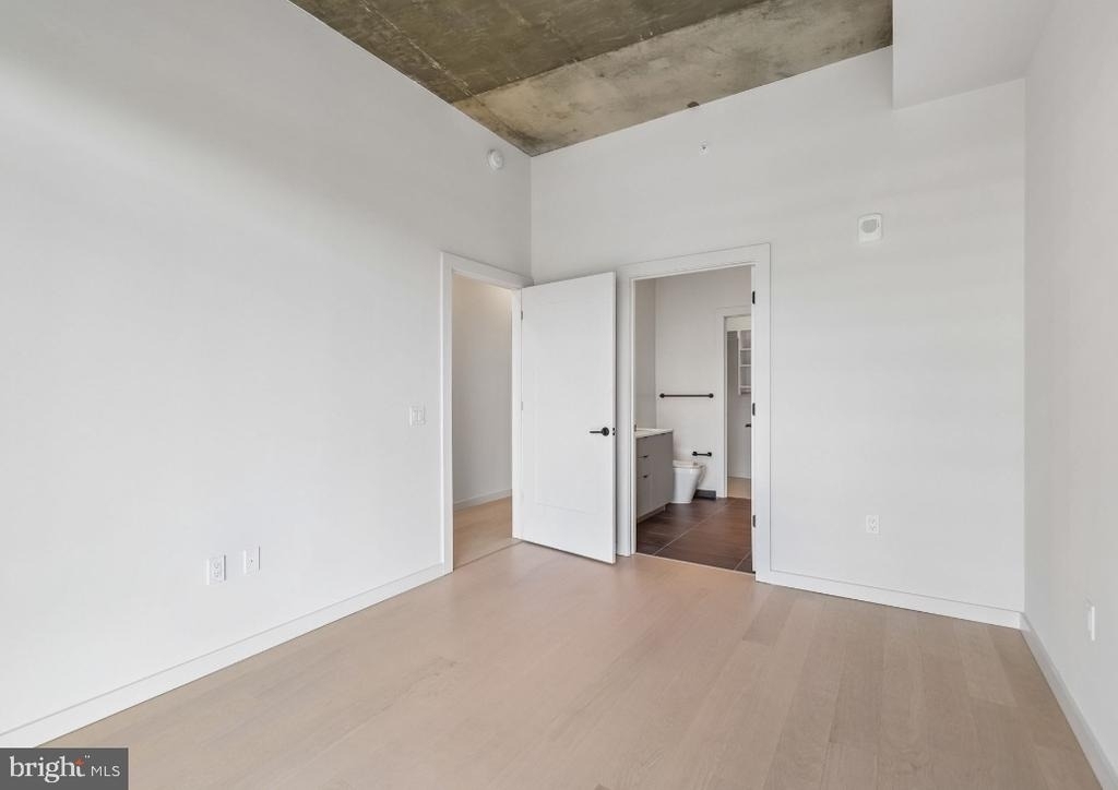 3030 Potomac Avenue - Photo 10