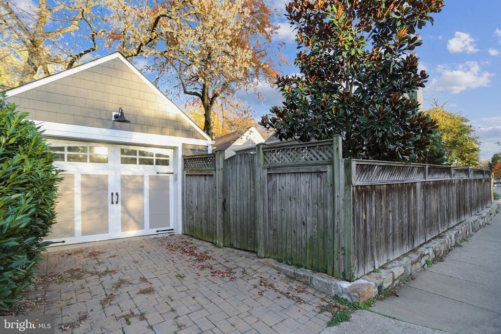 5137 25th Place N - Photo 9