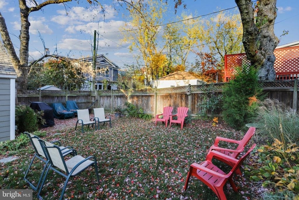 5137 25th Place N - Photo 2