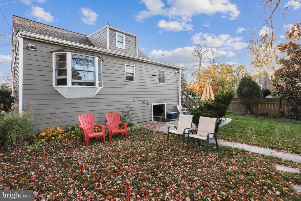 5137 25th Place N - Photo 4