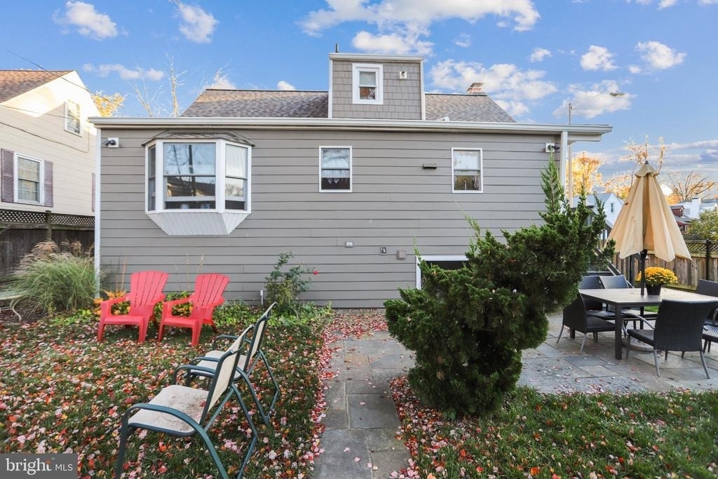 5137 25th Place N - Photo 3