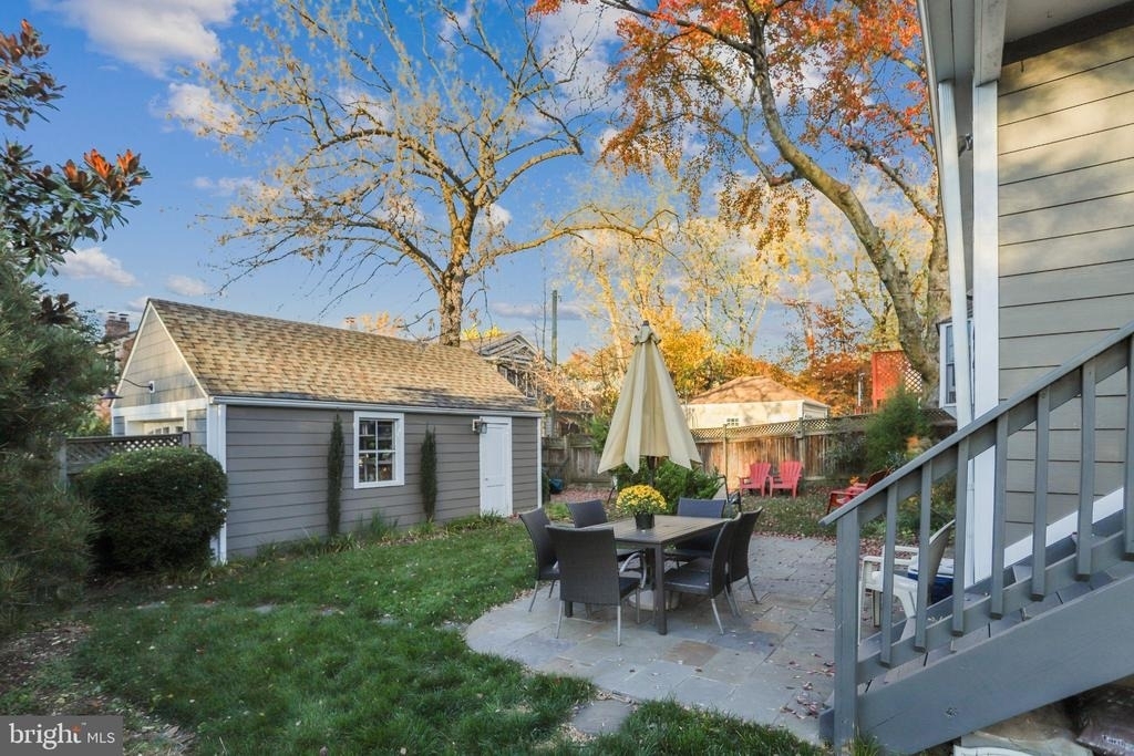 5137 25th Place N - Photo 6