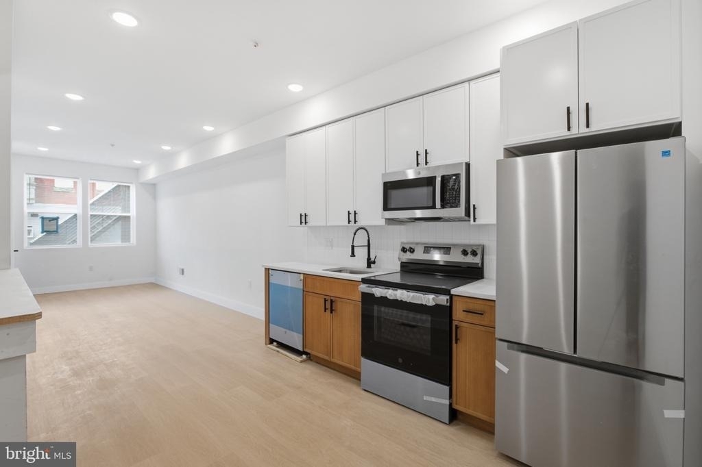 1542 W York Street - Photo 0