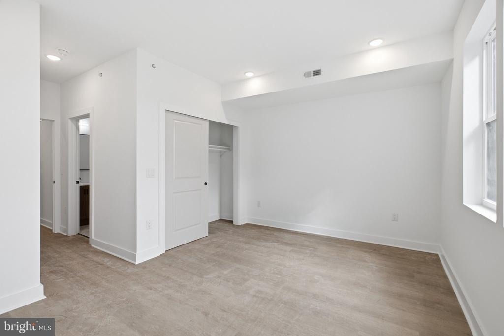 1230 W York Street - Photo 9