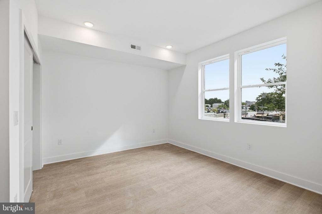 1230 W York Street - Photo 8