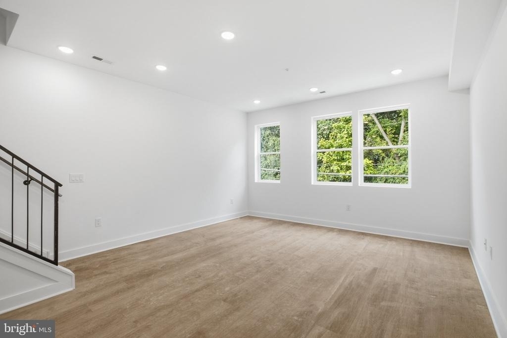 1230 W York Street - Photo 5