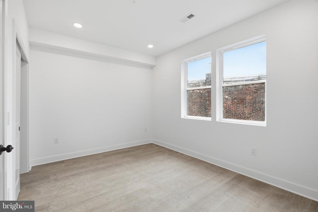1230 W York Street - Photo 1