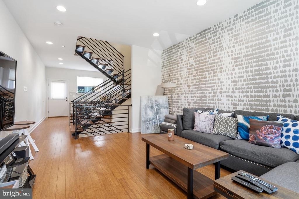 2709 Cambridge Street - Photo 2