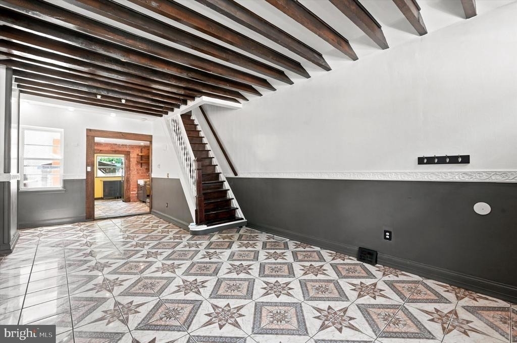 102 E Huntingdon Street - Photo 2