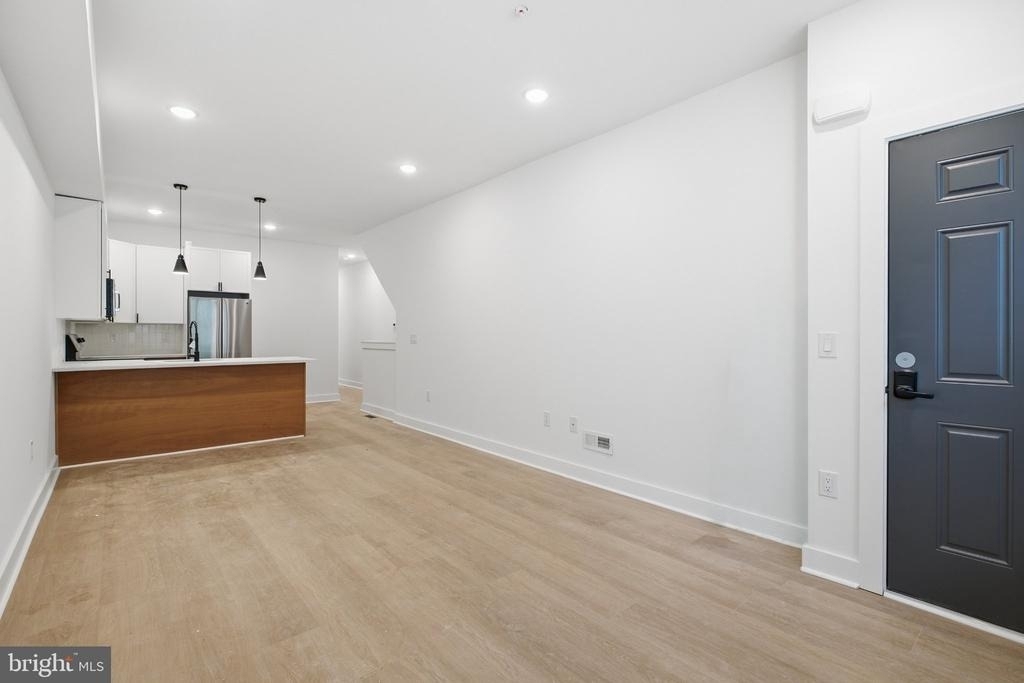 1230 W York Street - Photo 1
